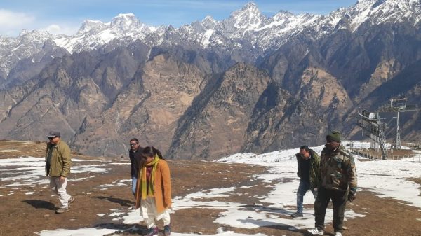 उत्तराखंड के औली में इस साल बहुत कम बर्फबारी हुई