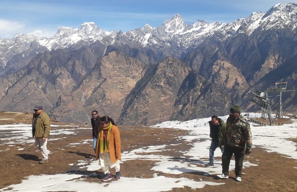 उत्तराखंड के औली में इस साल बहुत कम बर्फबारी हुई