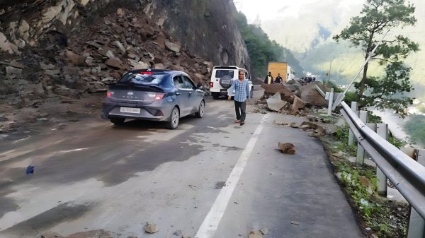 बद्रीनाथ राष्ट्रीय राजमार्ग बाबा आश्रम कर्णप्रयाग