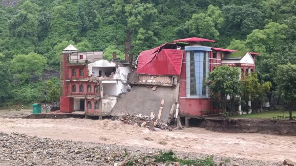 देहरादून के मालदेवता क्षेत्र में डिफेंस एकेडमी की बिल्डिंग