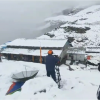 मंगलवार को उत्तराखंड के हेमकुंड साहिब में हुई बर्फबारी